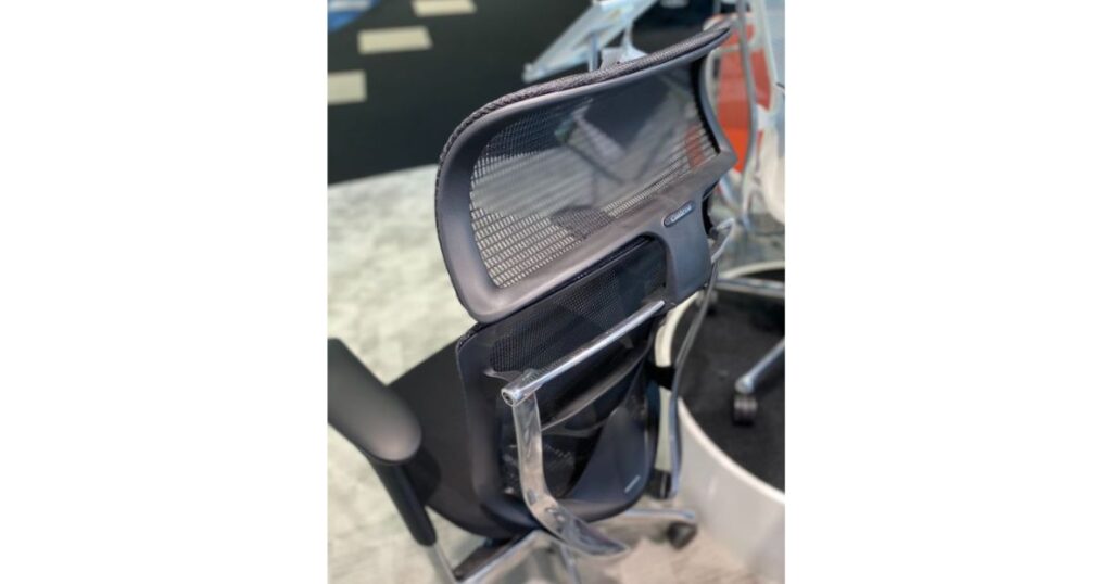 後ろから見たコンテッサセコンダの大型ヘッドレスト
