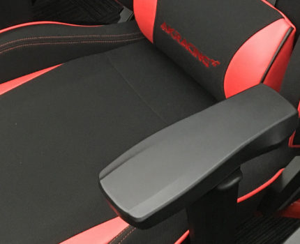 akracing wolfの座面とアームレスト