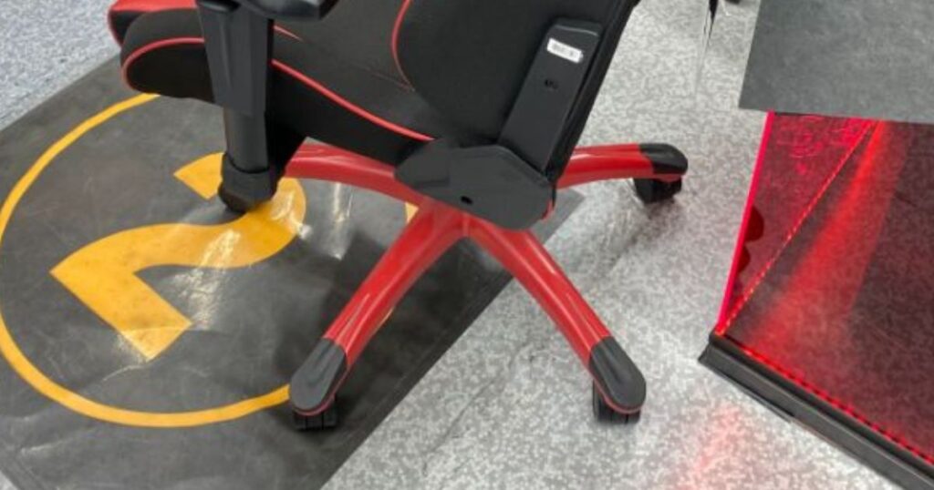 AKRacing Wolfの頑丈そうな脚ベース