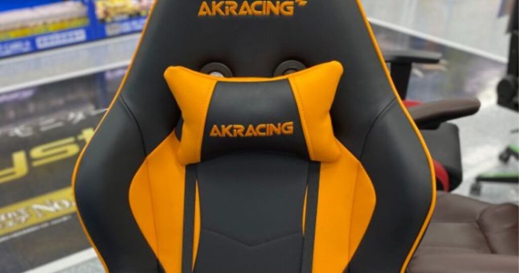 AKRacing Nitro V2のヘッドレストのアップ