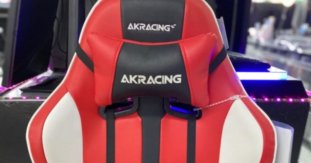 AKRacingのゲーミングチェア（赤）