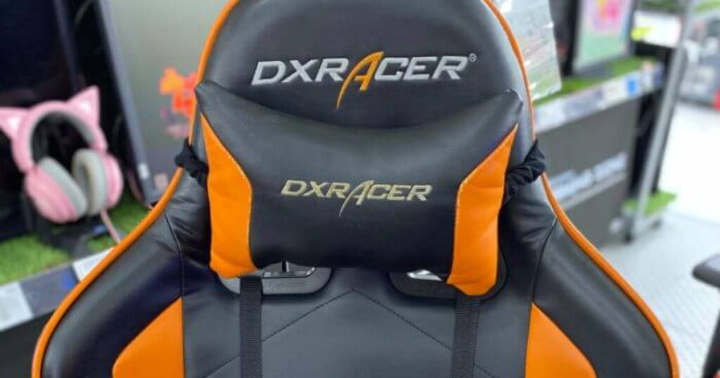 DXRACERのゲーミングチェア（オレンジ）