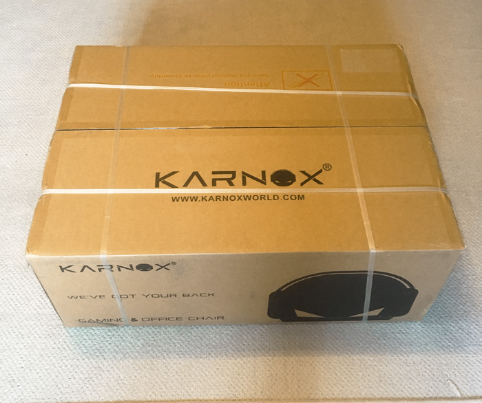 KARNOXゲーミングチェアの箱の画像